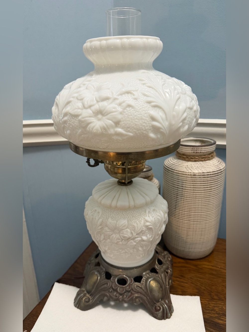 Vintage Antique Fenton Milk glass Poppy pattern cast metal base 2 way lamp